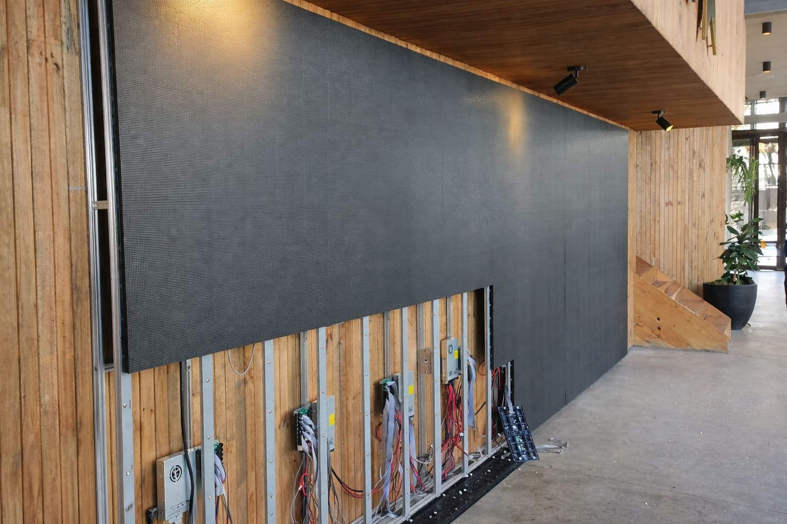 Upmarket Bar - Technical Support & LED Screen Assistance - view 3